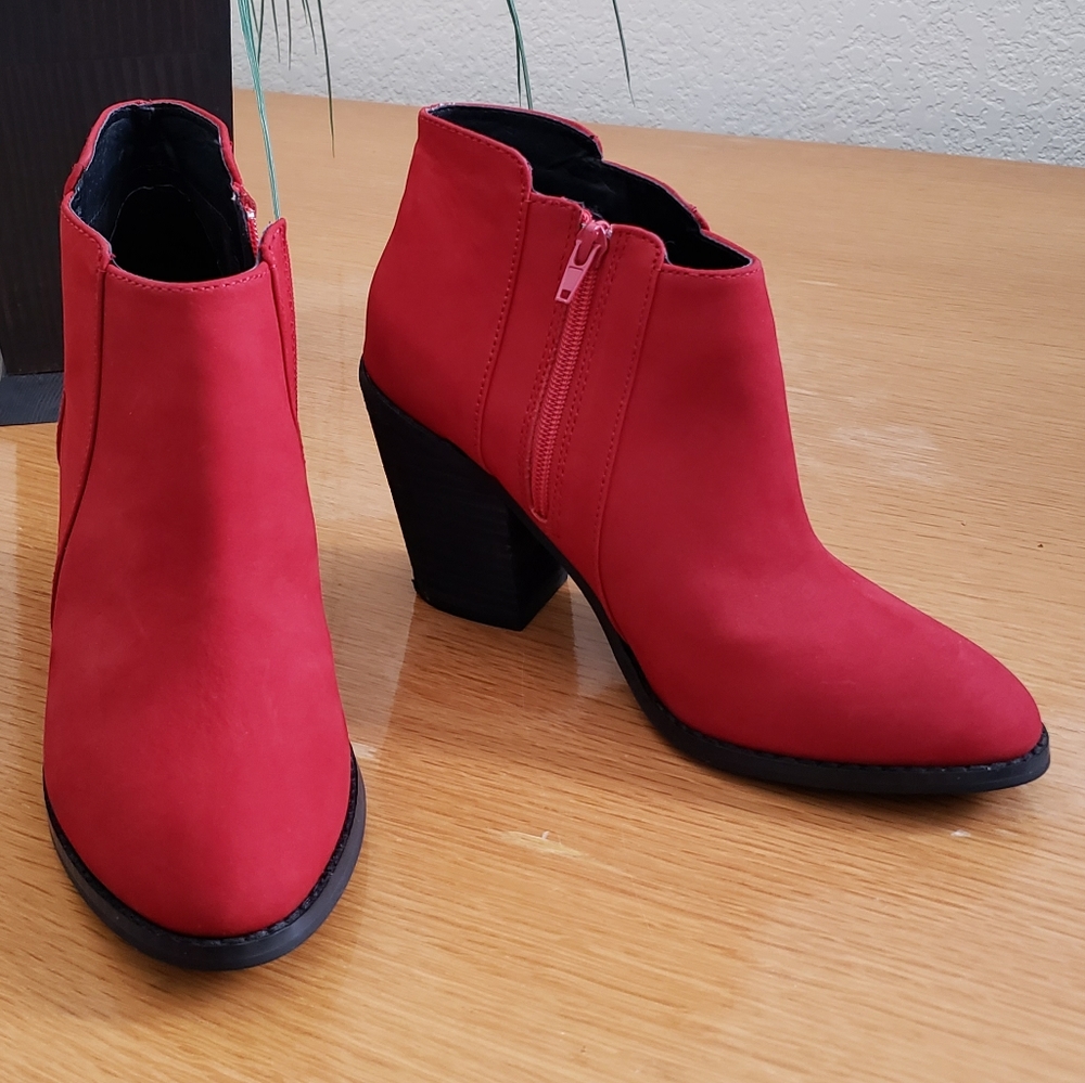 KELSI DAGGER Red Booties